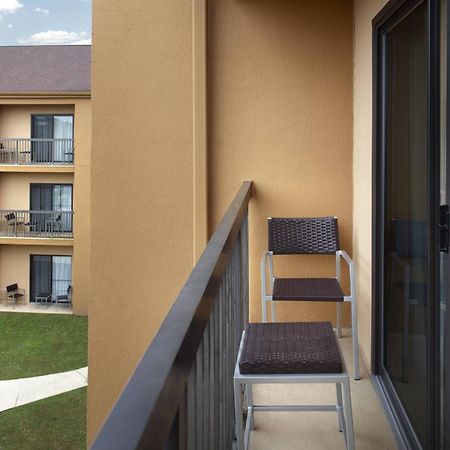 Courtyard By Marriott Файетвил Екстериор снимка