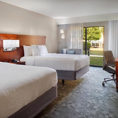 Courtyard By Marriott Файетвил Екстериор снимка