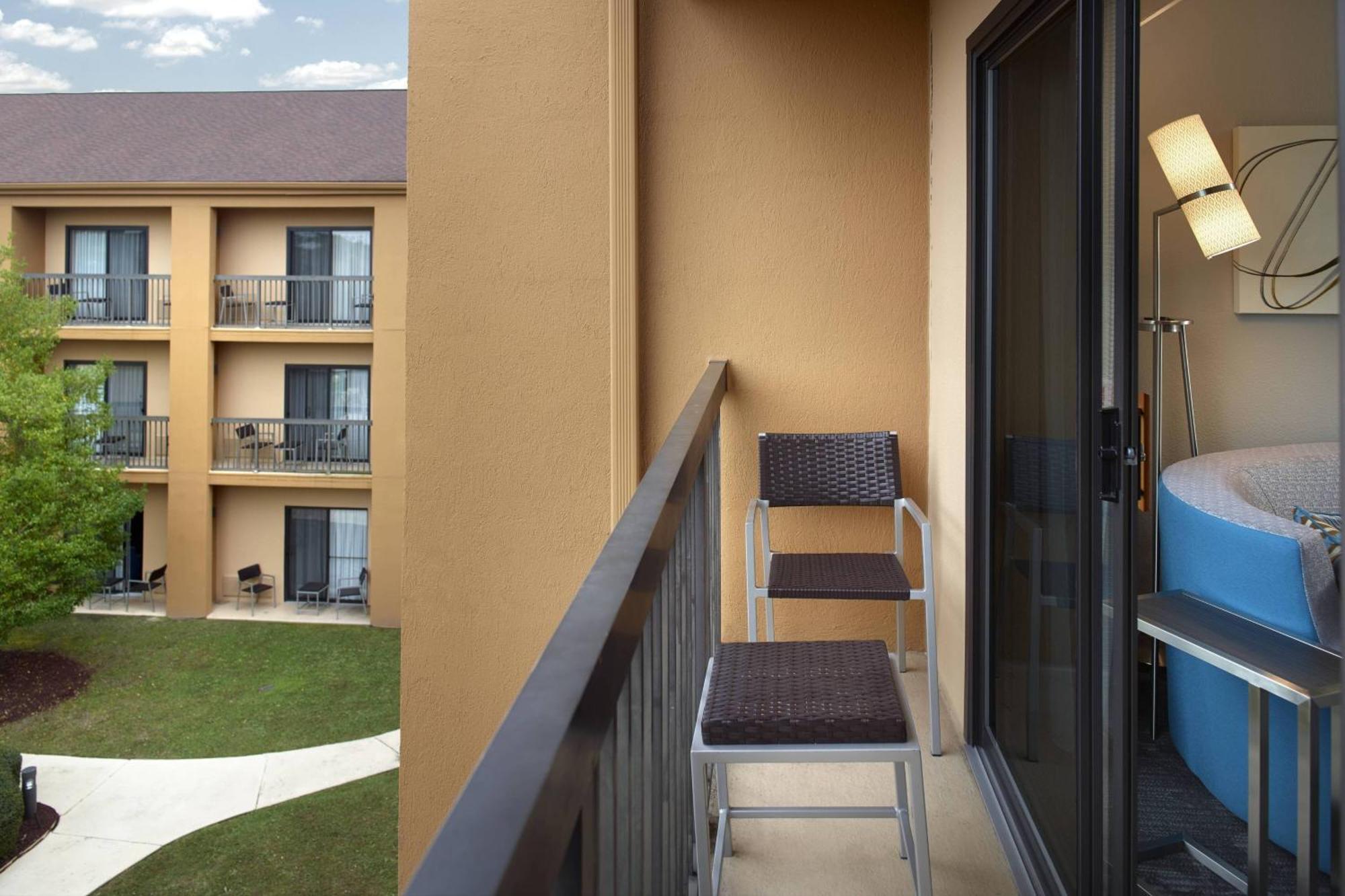 Courtyard By Marriott Файетвил Екстериор снимка