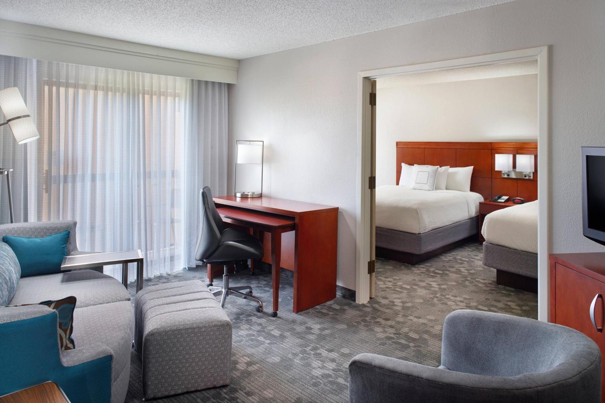 Courtyard By Marriott Файетвил Екстериор снимка