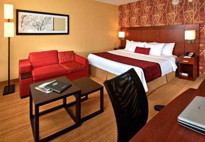Courtyard By Marriott Файетвил Екстериор снимка