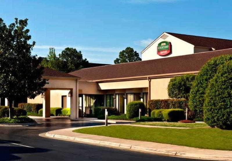 Courtyard By Marriott Файетвил Екстериор снимка