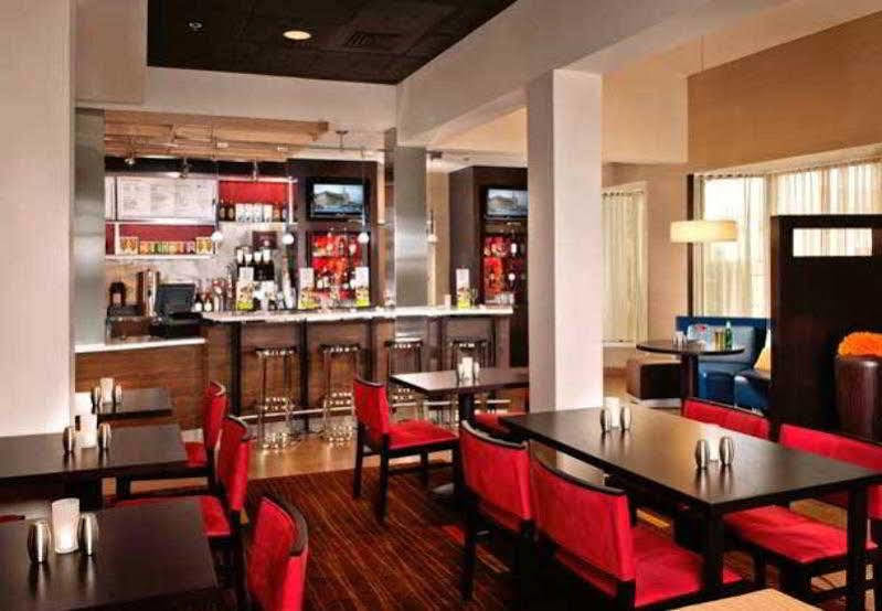 Courtyard By Marriott Файетвил Екстериор снимка