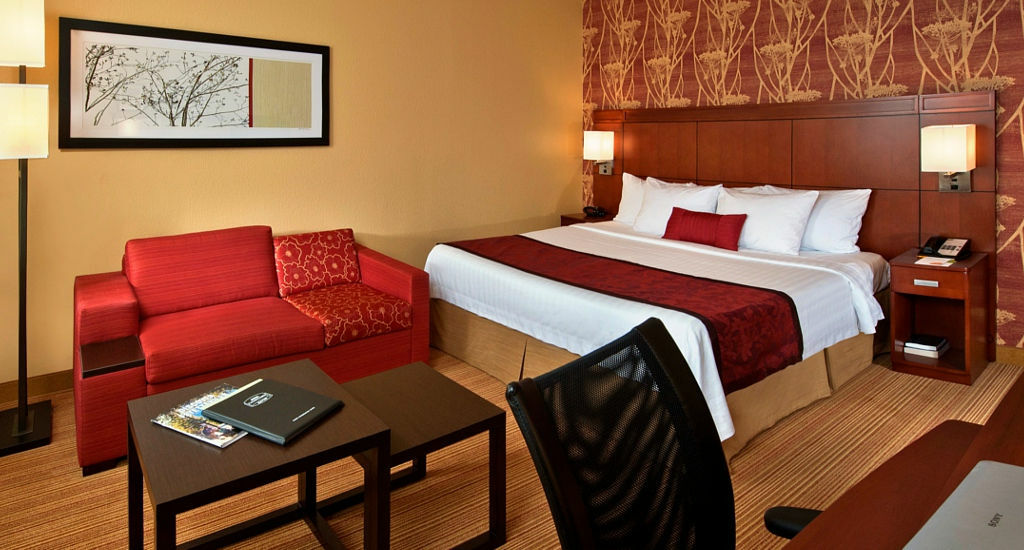 Courtyard By Marriott Файетвил Стая снимка